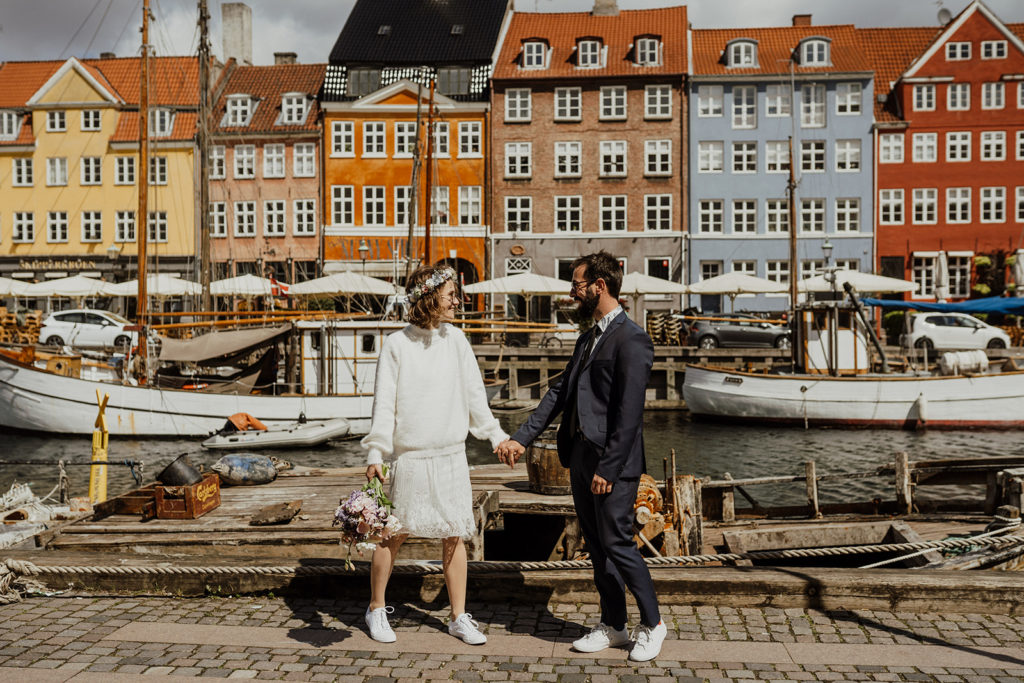 Wedding couple exploring nyhavn