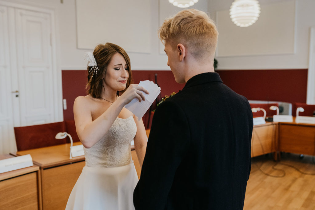 a bride saying her vow