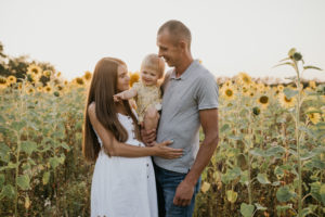 Sunset Sunflower field maternity & family session | Copenhagen Photographer